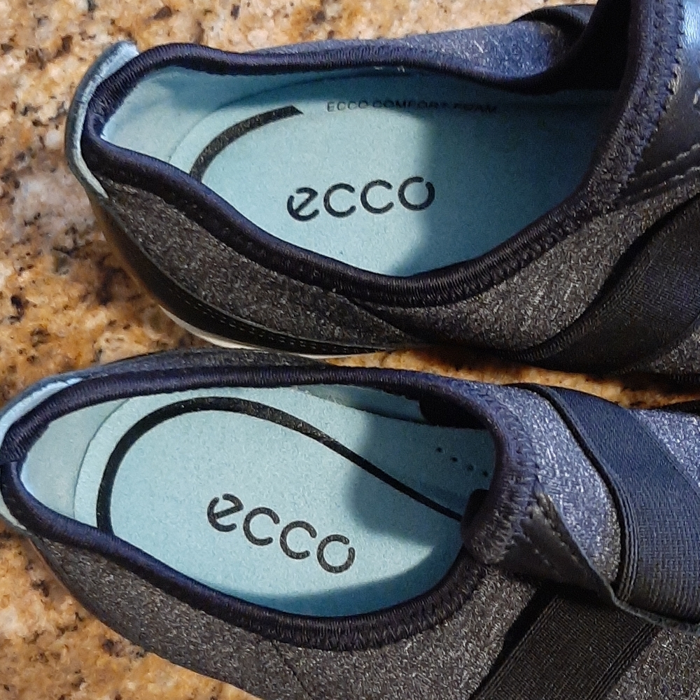 Ecco slip-ons - Picture 2 of 4